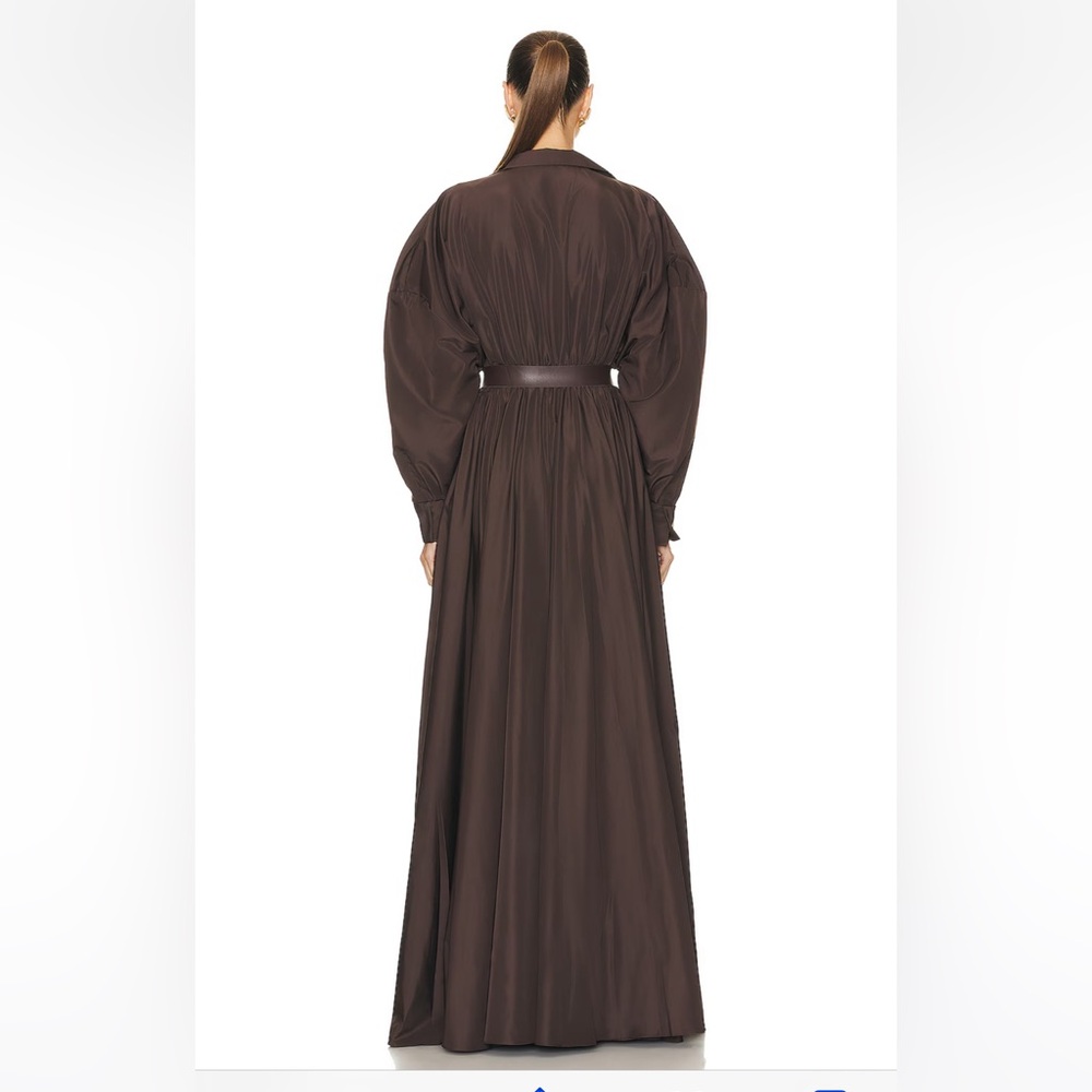 NORMA KAMALI
Super Oversized Boyfriend Shirt Flared Gown in Chocolate, Size: S